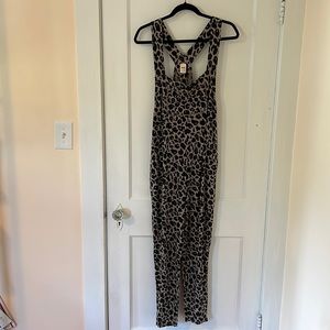 Smash and Tess romperalls size L in Lexi Leopard